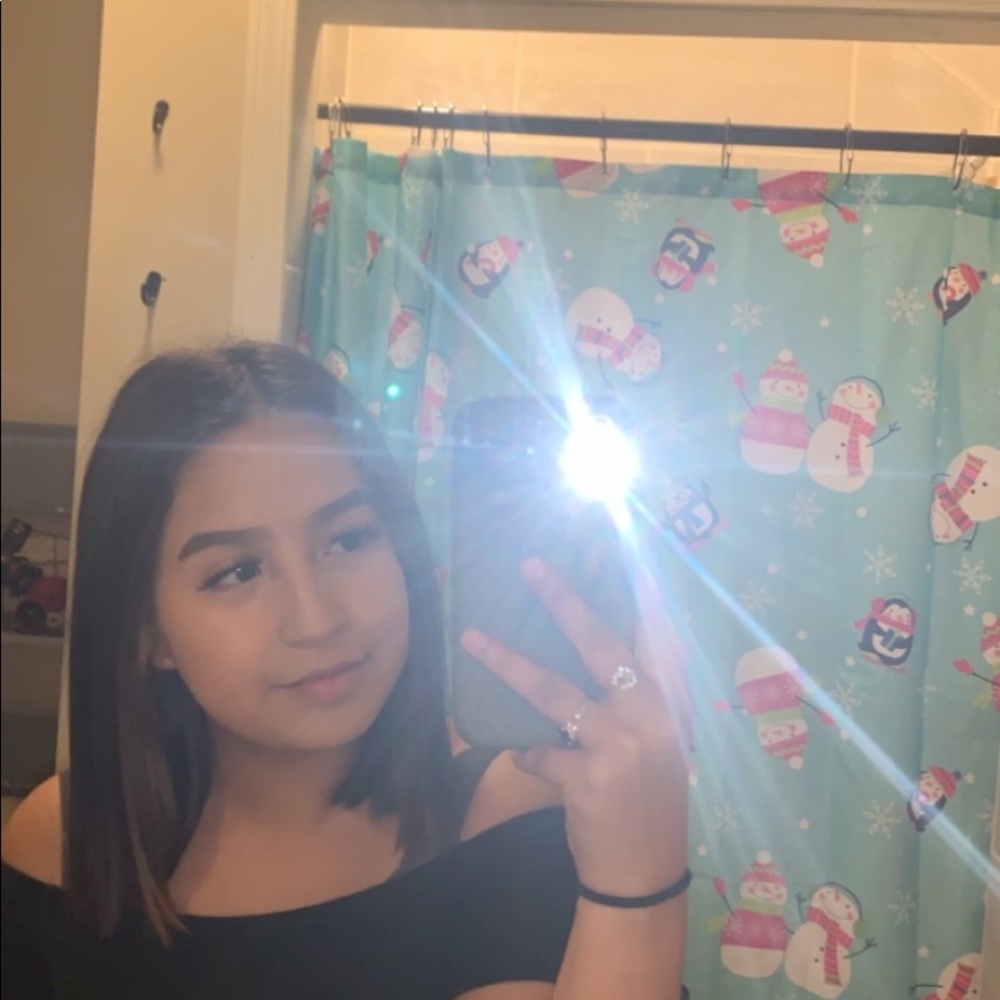 Meet your Posher, Anahi